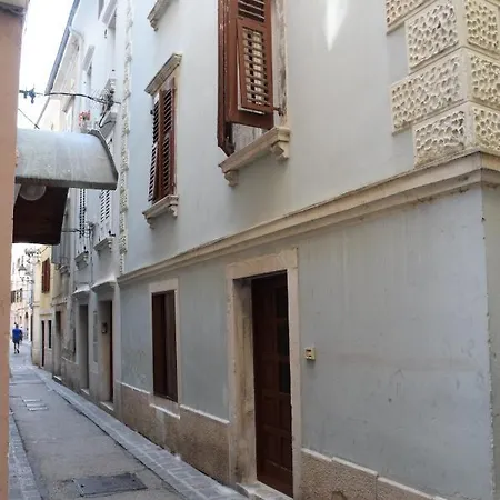 Rosso Piran. Appartamento Pirano