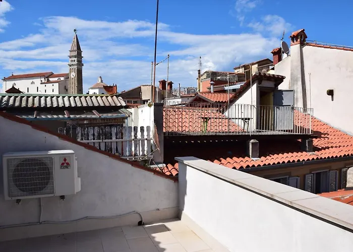 Rosso Piran. Appartamento Pirano